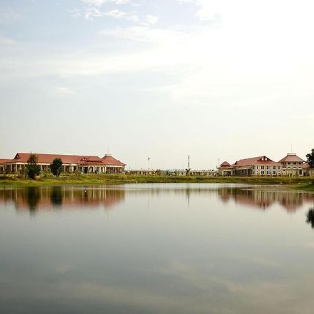 Horizon Lake View Resort Naypyidaw Exterior photo