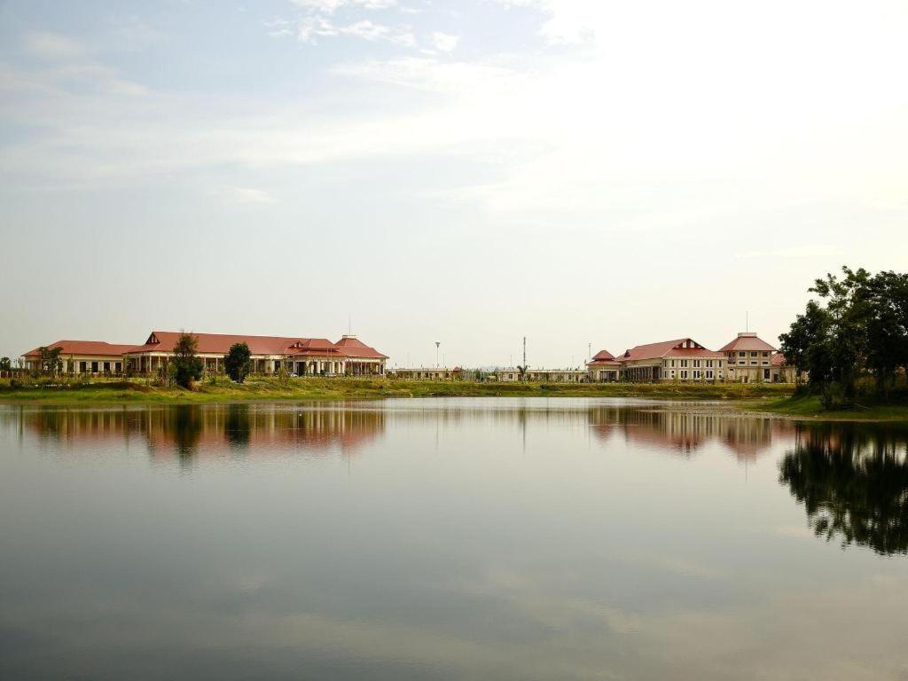 Horizon Lake View Resort Naypyidaw Exterior photo