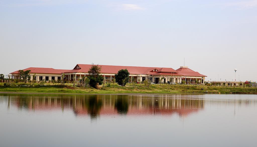 Horizon Lake View Resort Naypyidaw Exterior photo